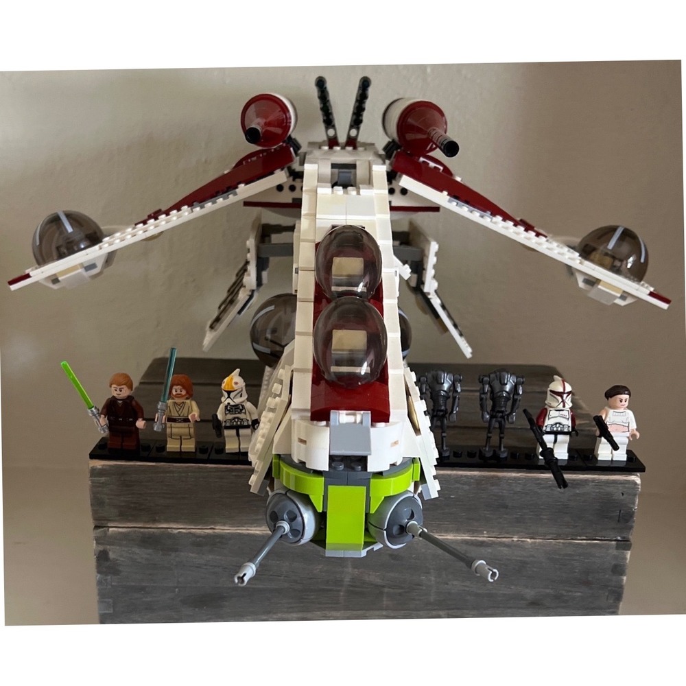 LEGO 2013 Star Wars Republic Gunship 75021 Anakin Obi-Wan Padme Complete Set